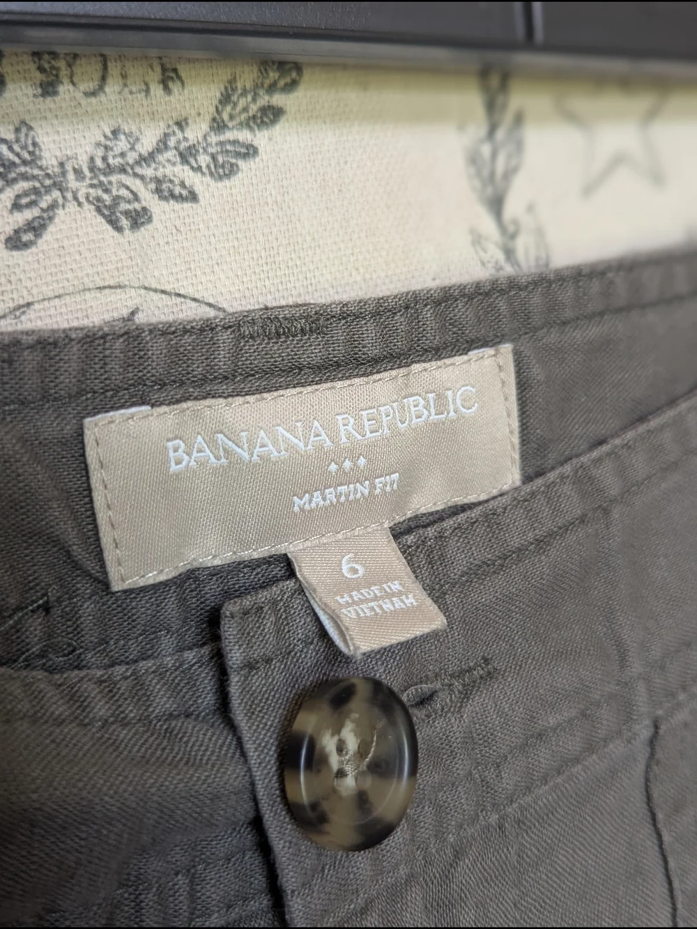 Banana Republic Martin Fit Women's Cargos in Olive Size 6